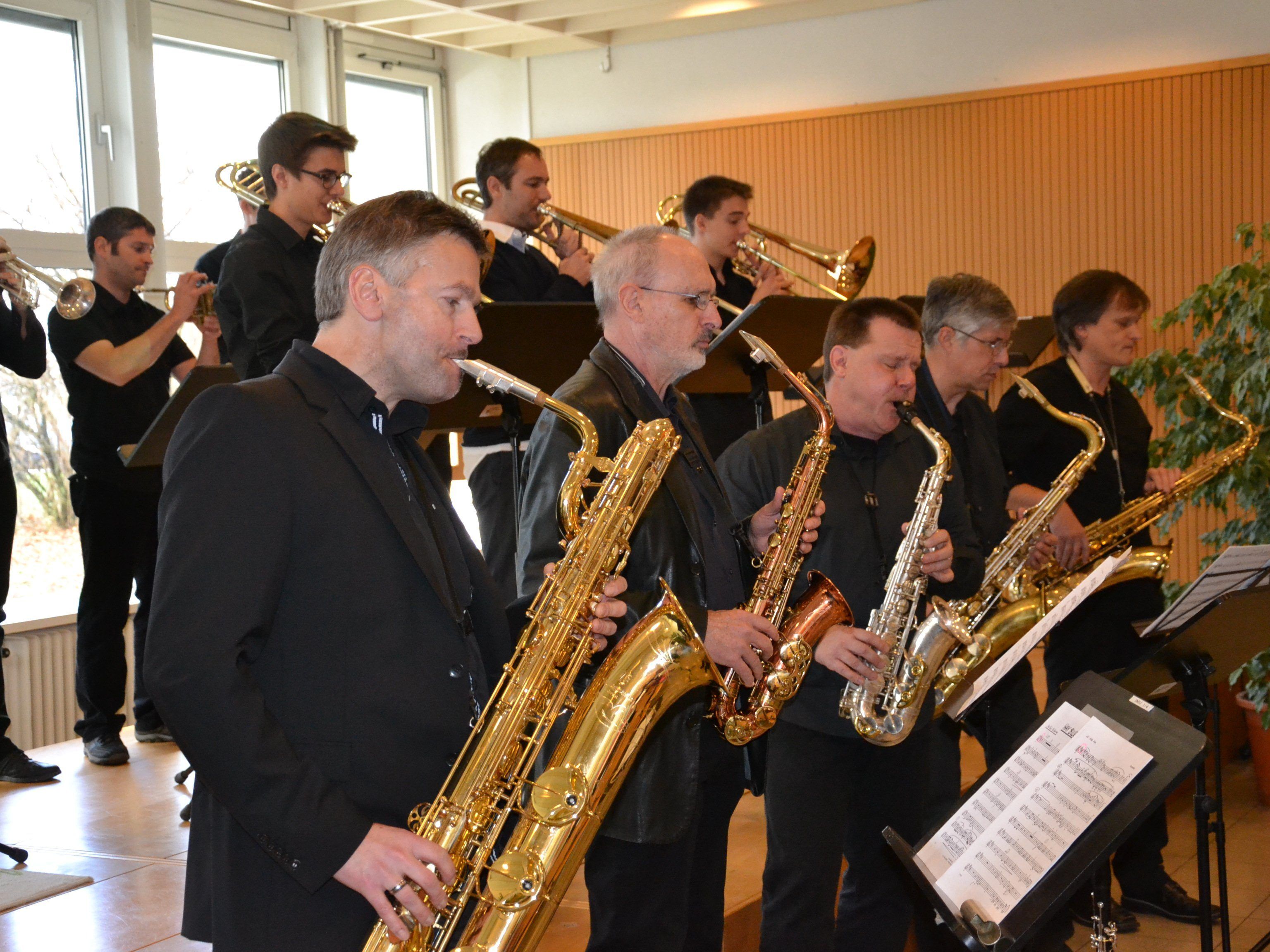 Höhepunkt und Abschluss des Neujahrkonzertes im BORG Götzis war wieder die Performance der Swing Werk Big Band Höhepunkt und Abschluss des Neujahrkonzertes im BORG Götzis war wieder die Performance der Swing Werk Big Band