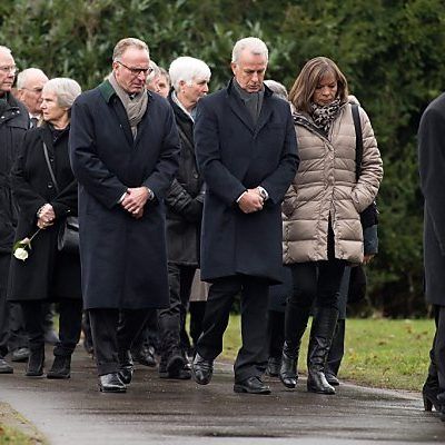 Trauergemeinde bei Lattek-Begräbnis