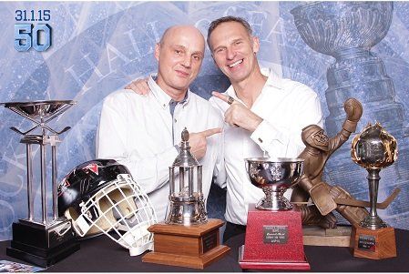 Hasek (re.) gewann zwei Mal den Stanley-Cup. / Salzbug Oilers Hasek (re.) gewann zwei Mal den Stanley-Cup. / Salzbug Oilers