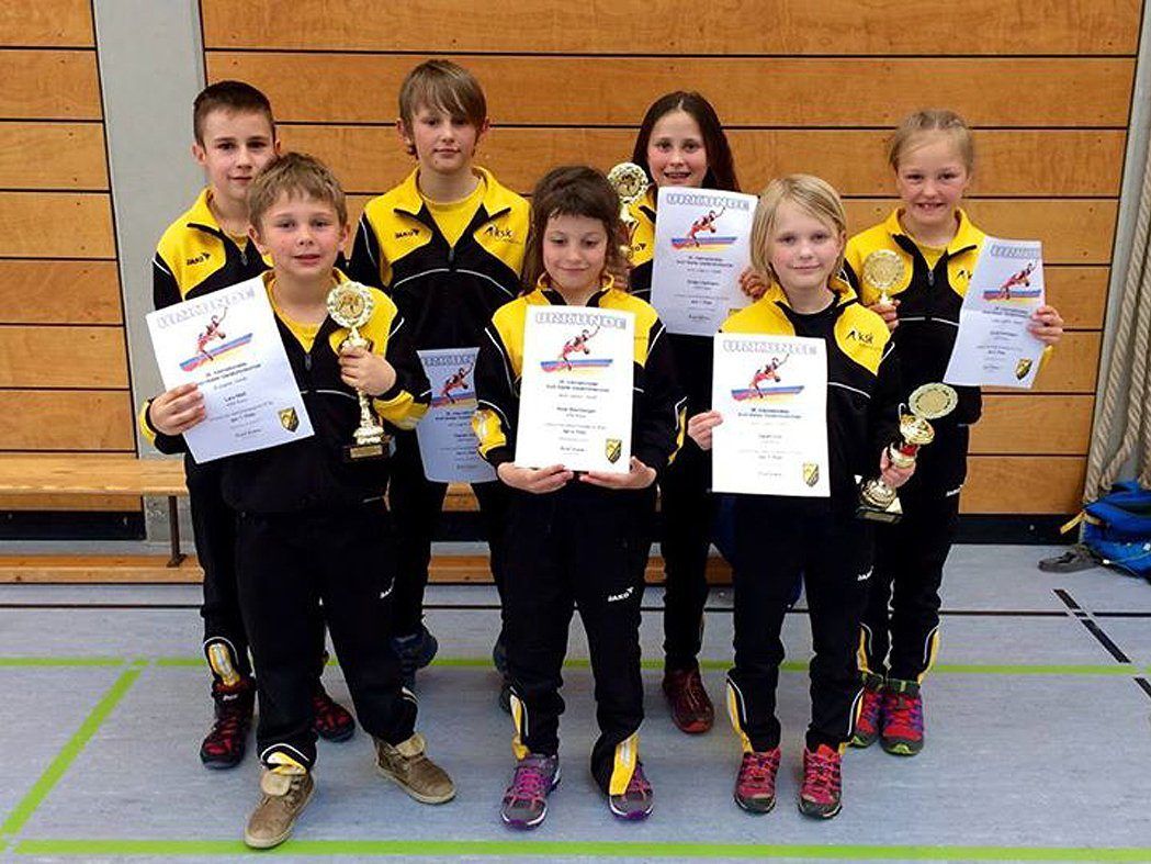 Die erfolgreichen Schülerringer-/innen des KSK Klaus beim Adi Walter Turnier Die erfolgreichen Schülerringer-/innen des KSK Klaus beim Adi Walter Turnier