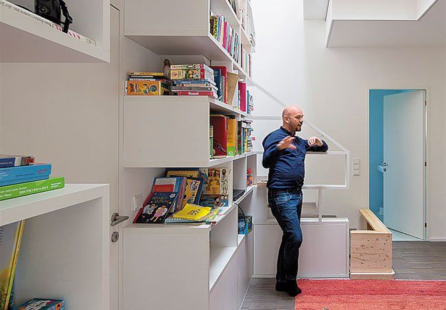 Architekt Richard Scheich ist Teil von feld72, einem Kollektiv, das sich im Spannungsfeld von Architektur, angewandtem Urbanismus und Kunst bewegt und hauptsächlich von Wien aus agiert. Foto: Darko Todorovic Architekt Richard Scheich ist Teil von feld72, einem Kollektiv, das sich im Spannungsfeld von Architektur, angewandtem Urbanismus und Kunst bewegt und hauptsächlich von Wien aus agiert. Foto: Darko Todorovic