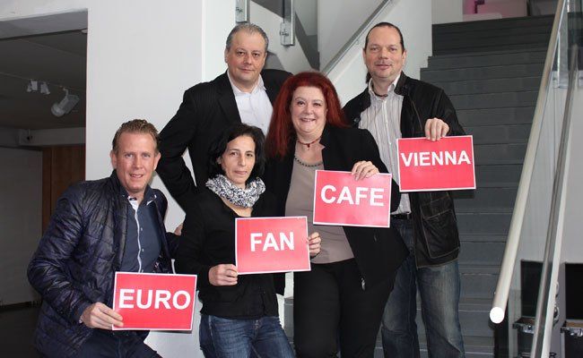 Das Organisationsteam des Euro Fan Cafes. Das Organisationsteam des Euro Fan Cafes.