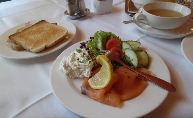 Sehr üppig fällt das Falstaff-Frühstück im Café Weimar aus. Sehr üppig fällt das Falstaff-Frühstück im Café Weimar aus.