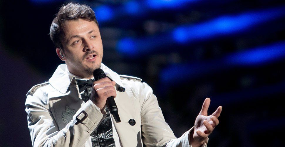 Der einzige Trenchcoat auf der Song Contest-Bühne in Wien.