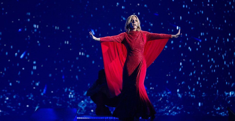 In diesem Outfit beginnt die Show von Edurne.