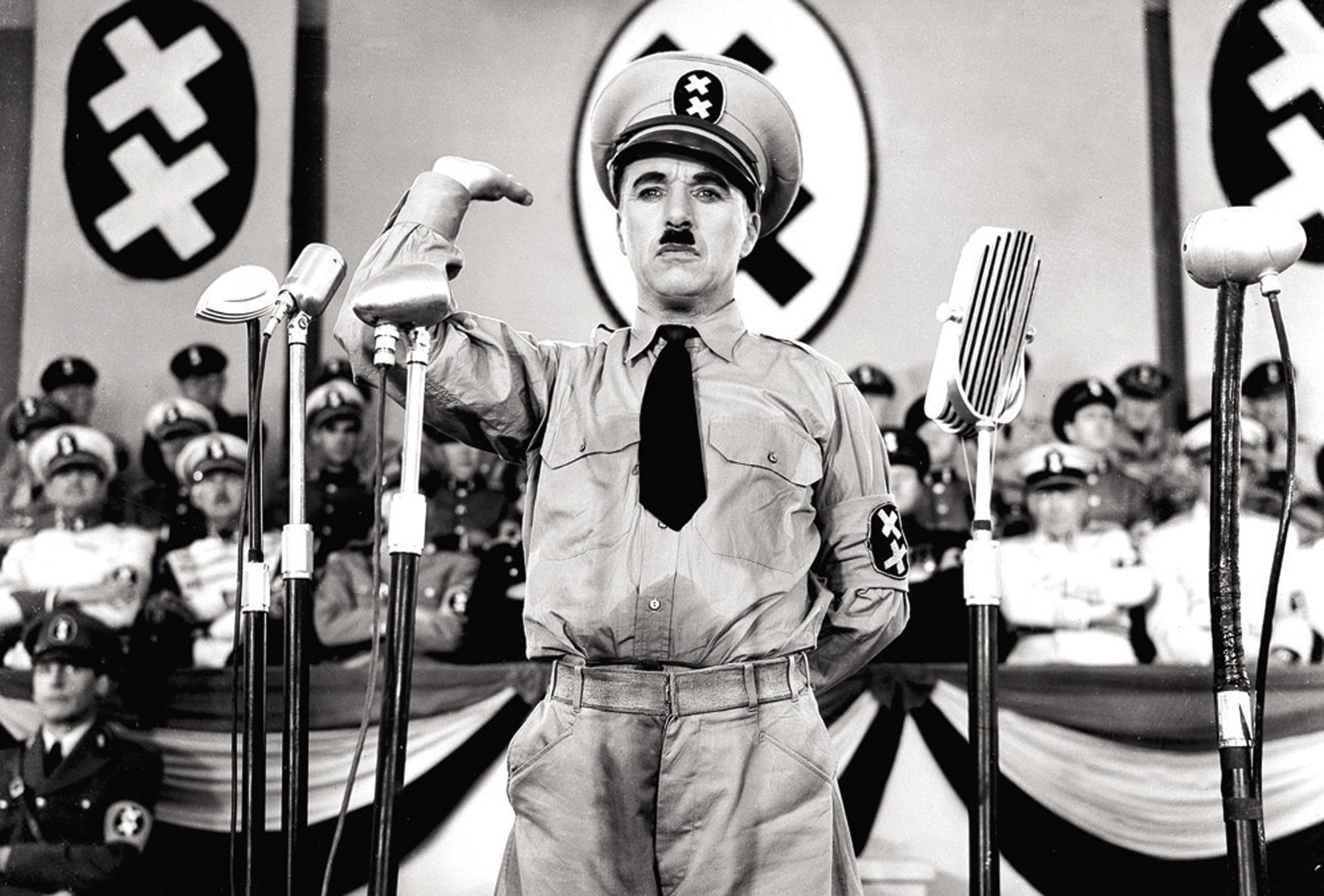 Charlie Chaplin parodierte mit seinem Film Adolf Hitler und den Nationalsozialismus - AP Charlie Chaplin parodierte mit seinem Film Adolf Hitler und den Nationalsozialismus - AP