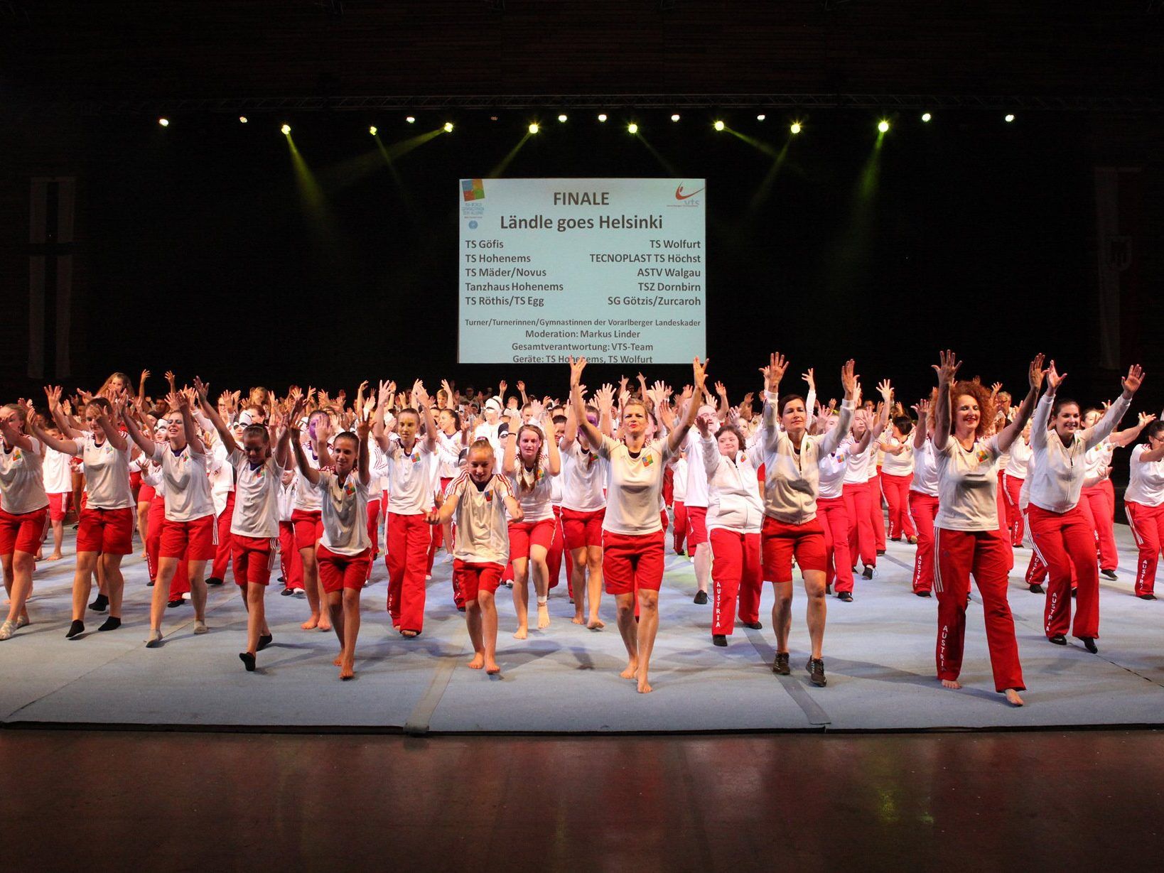 Vor ausverkauftem Haus in der Messehalle ging die Gymnaestrada Gala über die Bühne Vor ausverkauftem Haus in der Messehalle ging die Gymnaestrada Gala über die Bühne