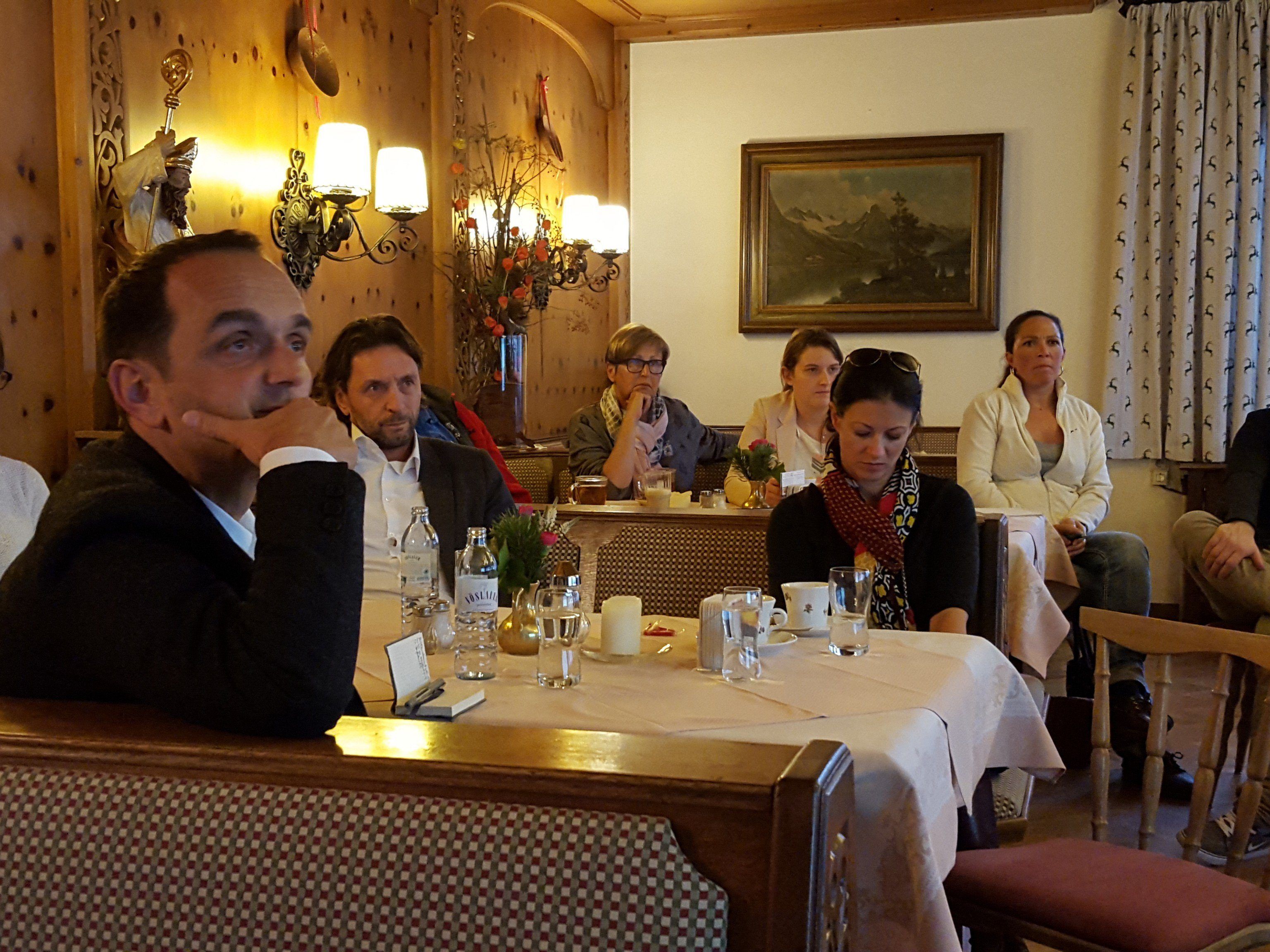Die Einladung zum 1. Montafoner Hotelierstammtisch stieß auf reges Interesse bei Gastgebern. Die Einladung zum 1. Montafoner Hotelierstammtisch stieß auf reges Interesse bei Gastgebern.