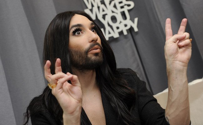Conchita Wurst beim Interview/APA/HERBERT PFARRHOFER 