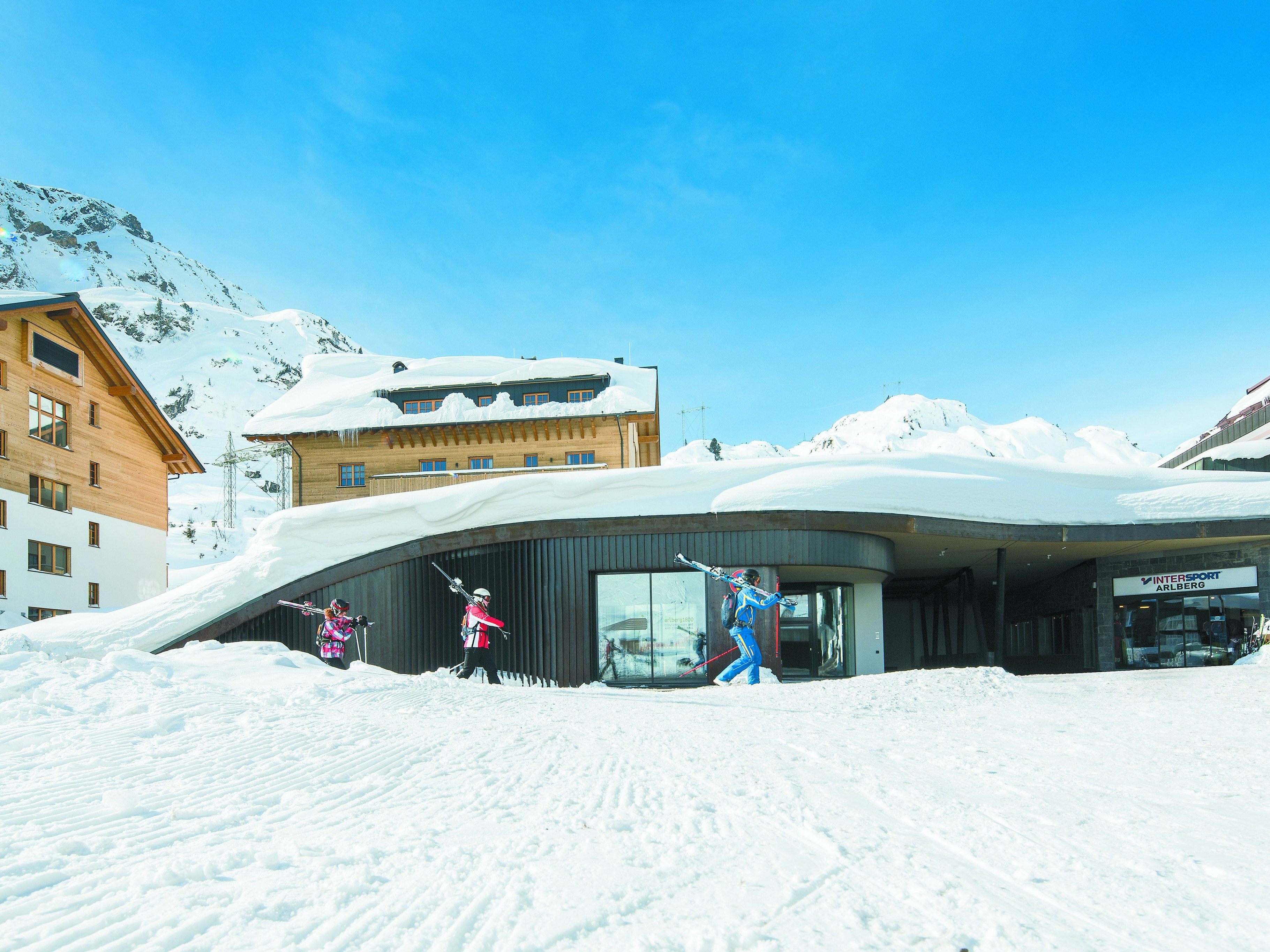 In der Dorfmitte von St. Christoph am Arlberg befindet sich der Gebäudekomplex des traditionsreichen Hospiz-Hotels.