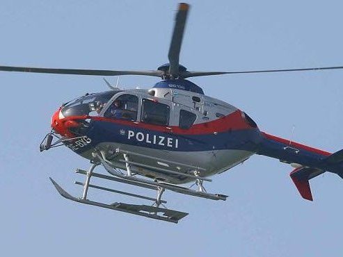 Skifahrer wiurde mittels Seil geborgen Skifahrer wiurde mittels Seil geborgen