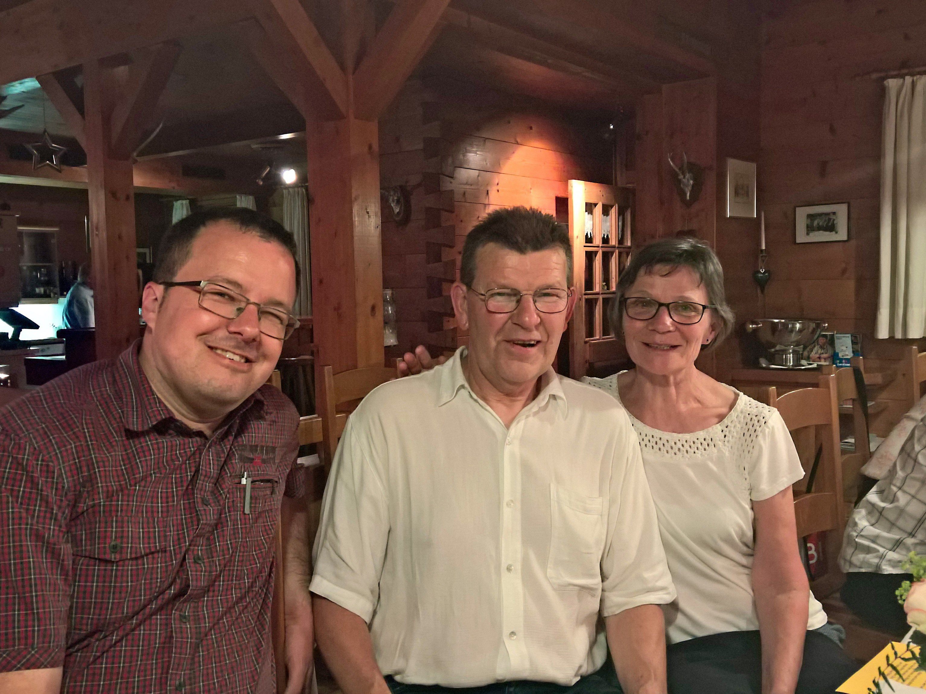 Bürgermeister Tobias Bischofberger bedankte sich im Namen der Gemeinde Mellau bei John und Theresia Ortmans.