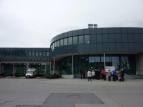 REWE Austria Fleischwaren prüft offenbar die Verlagerung der Frischfleischzerlegung von Hohenems zu anderen Zerlegebetrieben der Gruppe in Österreich.