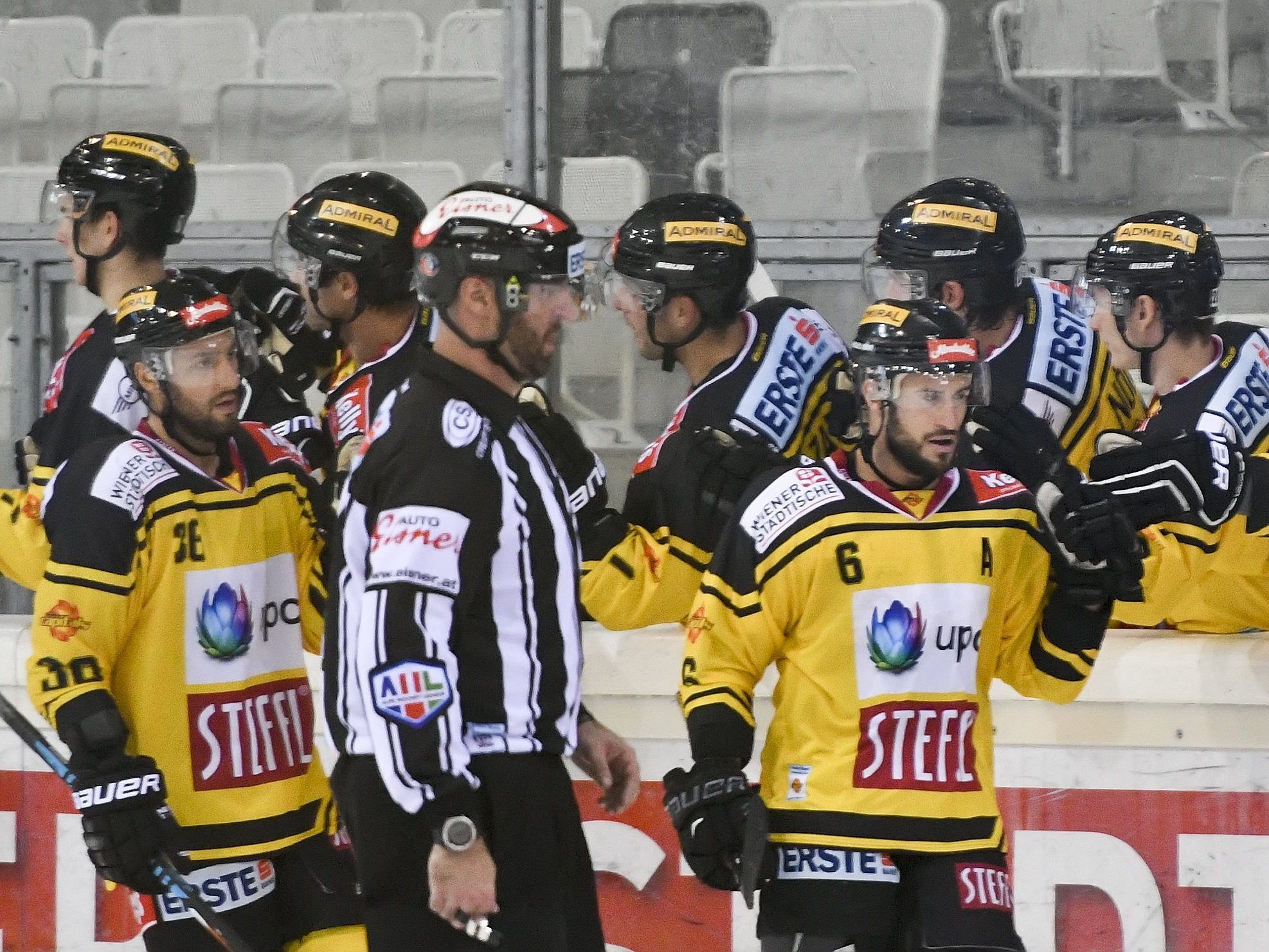 Die Highlights zum Spiel Black Wings Linz gegen Vienna Capitals im Video. Die Highlights zum Spiel Black Wings Linz gegen Vienna Capitals im Video.