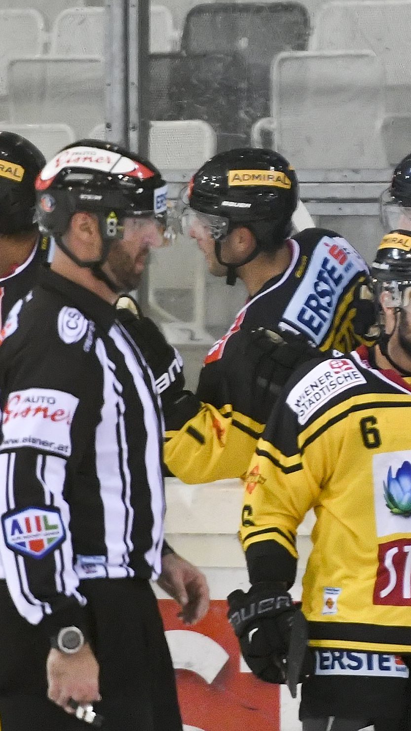 Die Highlights zum Spiel Black Wings Linz gegen Vienna Capitals im Video.