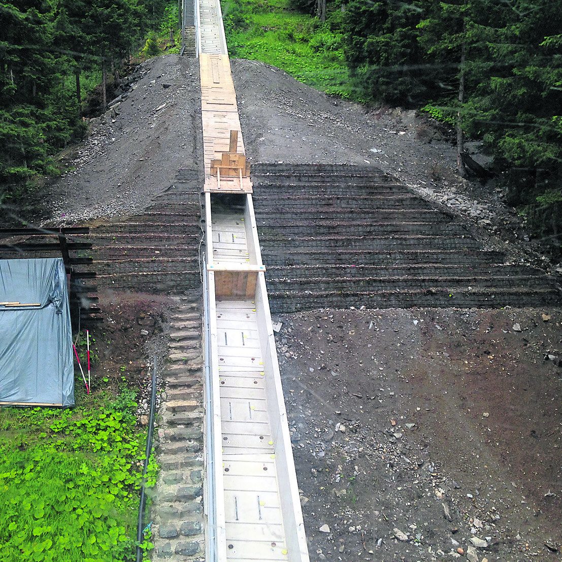 Insgesamt sechs möglichst natürlich gestaltete Übergänge wurden für den Wildwechsel errichtet.