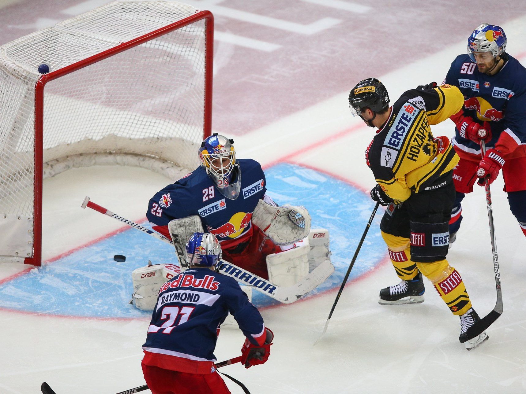 Die Vienna Capitals besiegten Red Bull Salzburg. Die Vienna Capitals besiegten Red Bull Salzburg.