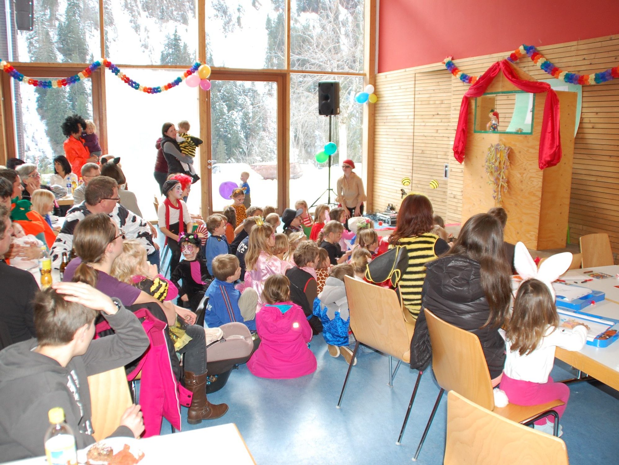 Die Kinder verfolgten das Kasperltheater ganz gespannt.