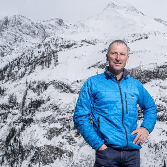 Hubert Strolz mit Höllkopf und Mittagsspitze im Hintergrund