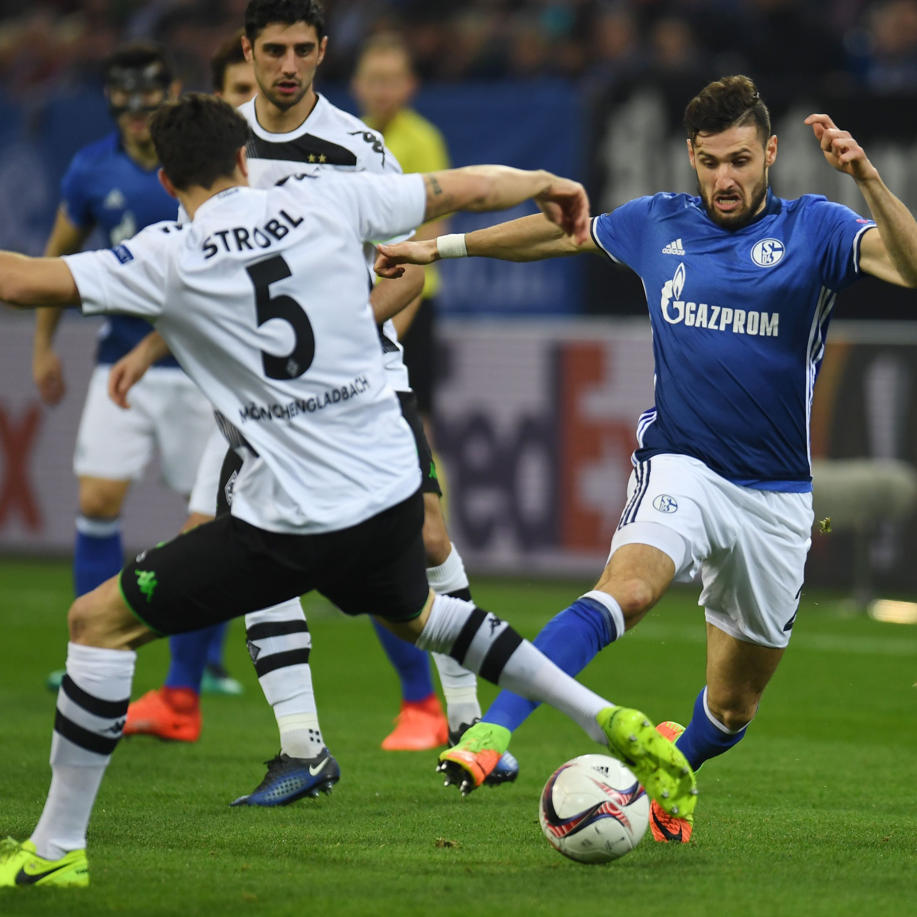 Rückspiel im deutschen EL-Duell zwischen Borussia Mönchengladbach und Schalke 04.