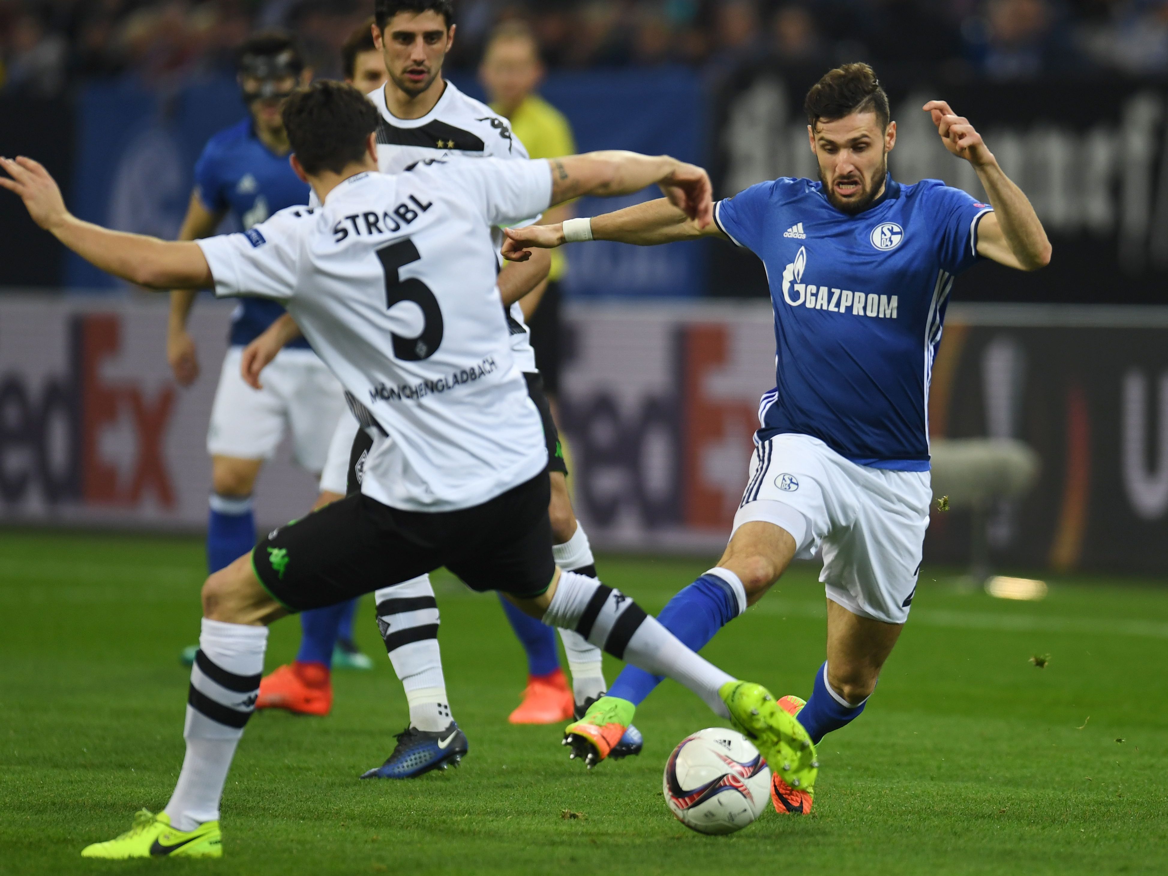 Rückspiel im deutschen EL-Duell zwischen Borussia Mönchengladbach und Schalke 04.