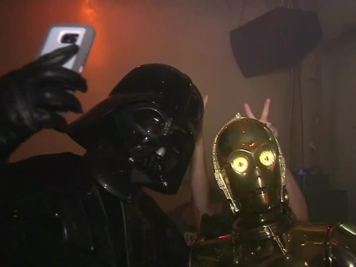 Eine Pop-Up-Bar in Hollywood heißt Verkleidungsfans aller Science Fiction-Gattungen willkommen. Eine Pop-Up-Bar in Hollywood heißt Verkleidungsfans aller Science Fiction-Gattungen willkommen.
