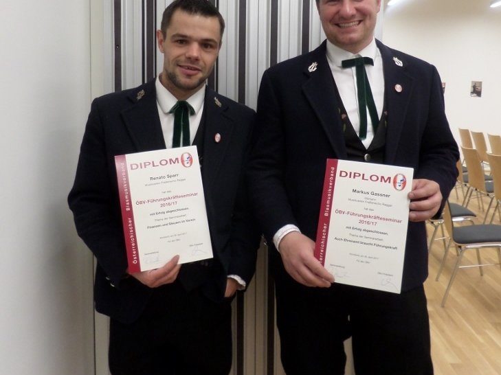 Die diplomierten Vereinsfunktionäre des Musikvereines Fraßenecho Raggal Kassier Renaot Sparr und Obm. Markus Gassner