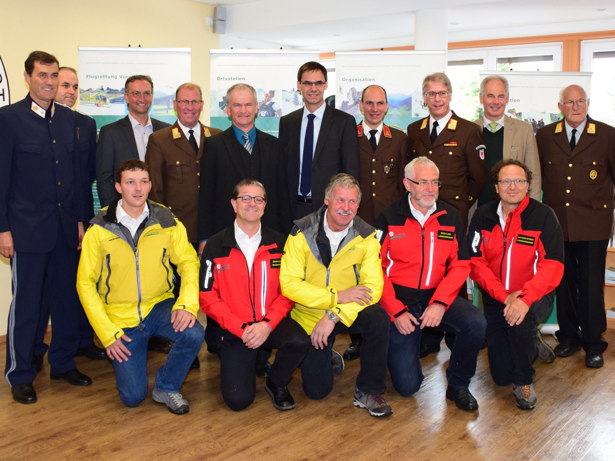 Zahlreiche Ehrengäste feiern die Einweihung des Zubaus beim Rettungshaus am Sonntag in Raggal mit. Zahlreiche Ehrengäste feiern die Einweihung des Zubaus beim Rettungshaus am Sonntag in Raggal mit.