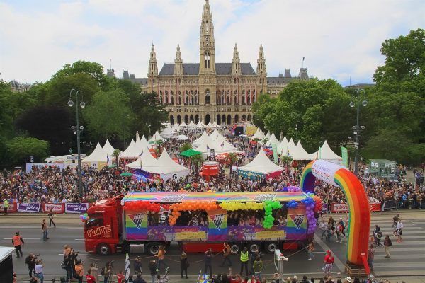 pride-village-und-regenbogenparade_c_dominik-steinmair pride-village-und-regenbogenparade_c_dominik-steinmair