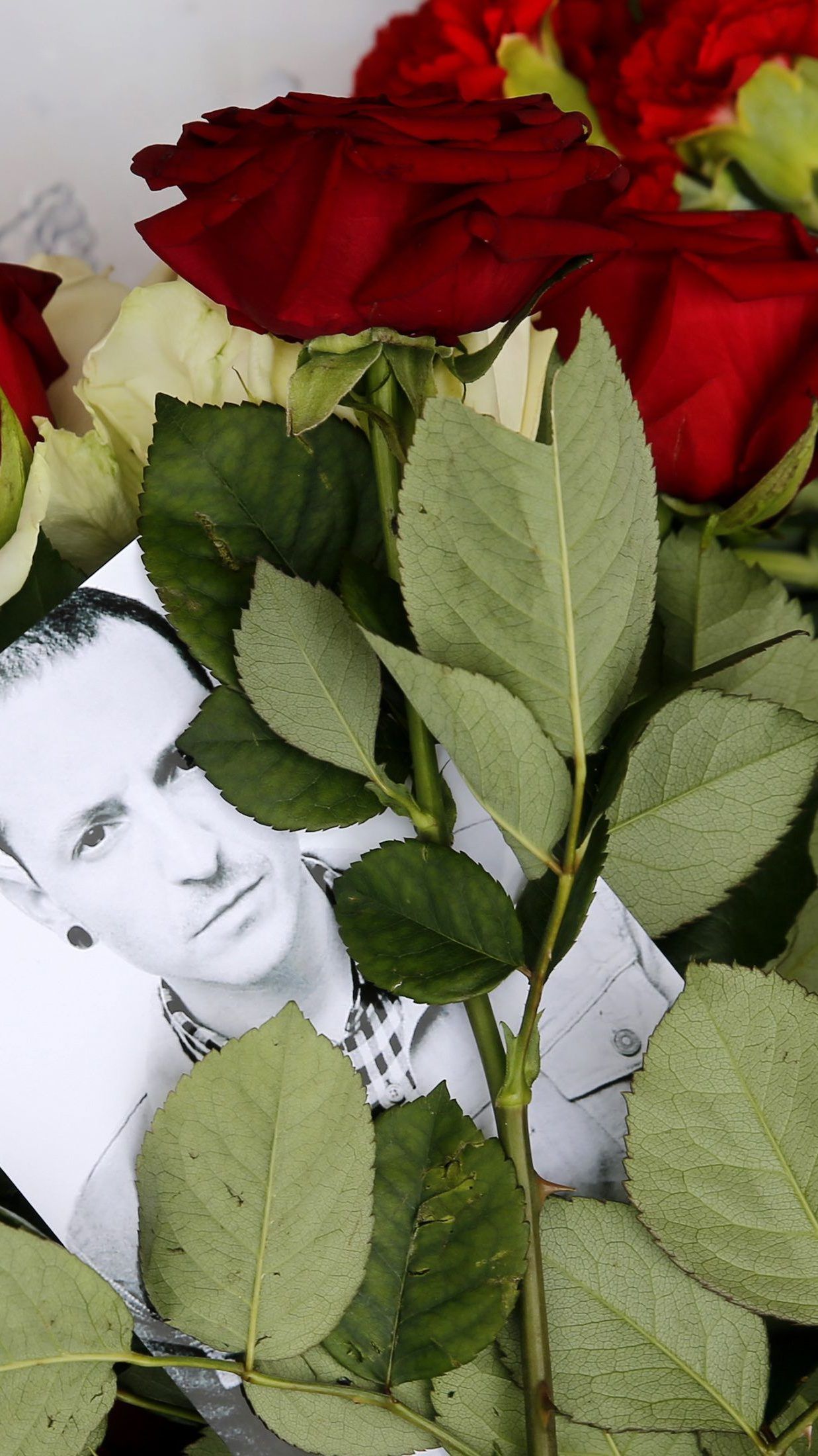 Am Tag von Chris Cornells Geburstag beging Linkin Park Sänger Chester Bennington Suizid.