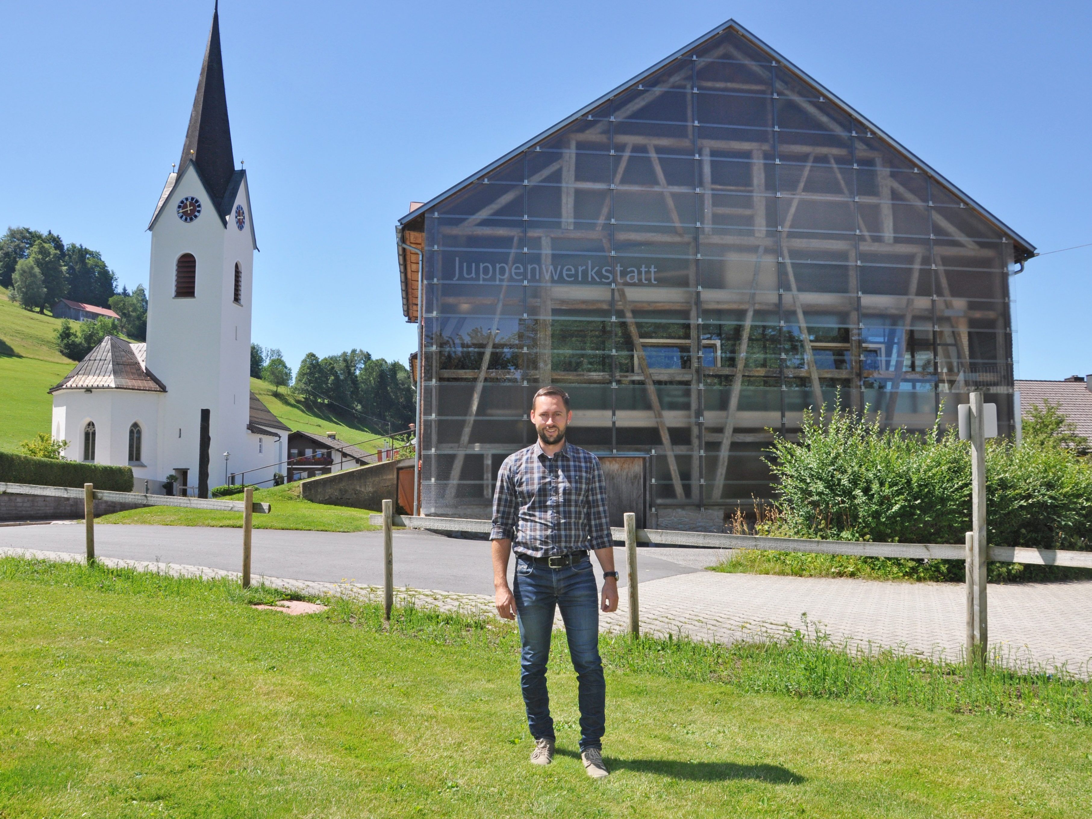 Tradition und Moderne gehen in Riefensberg Hand in Hand – bestes Beispiel ist die Juppenwerkstatt, deren Erweiterung ab Herbst 2017 geplant ist. Tradition und Moderne gehen in Riefensberg Hand in Hand – bestes Beispiel ist die Juppenwerkstatt, deren Erweiterung ab Herbst 2017 geplant ist.