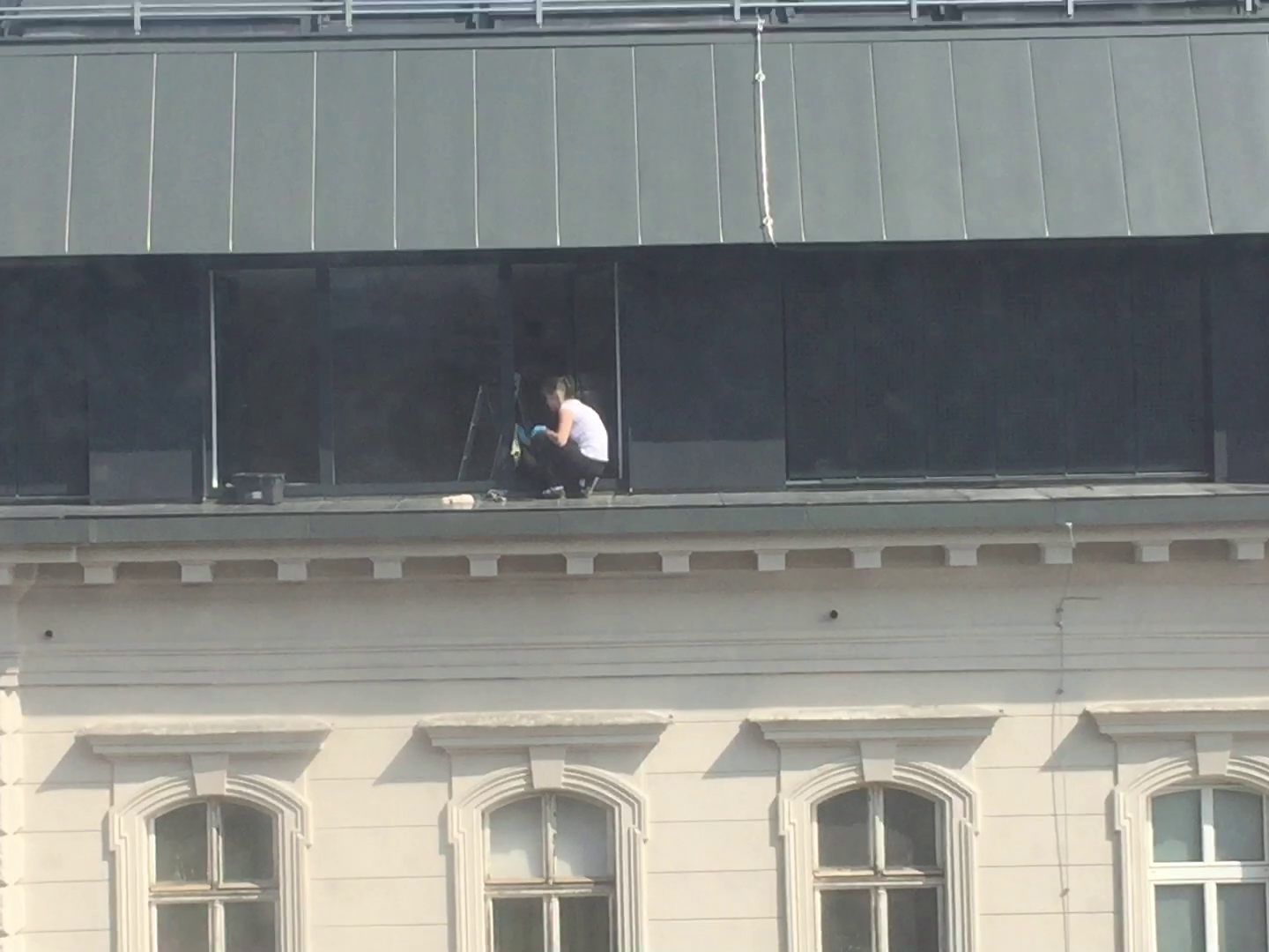 Ein unbekümmerte Putzfrau begab sich am Samstagvormittag in Lebensgefahr