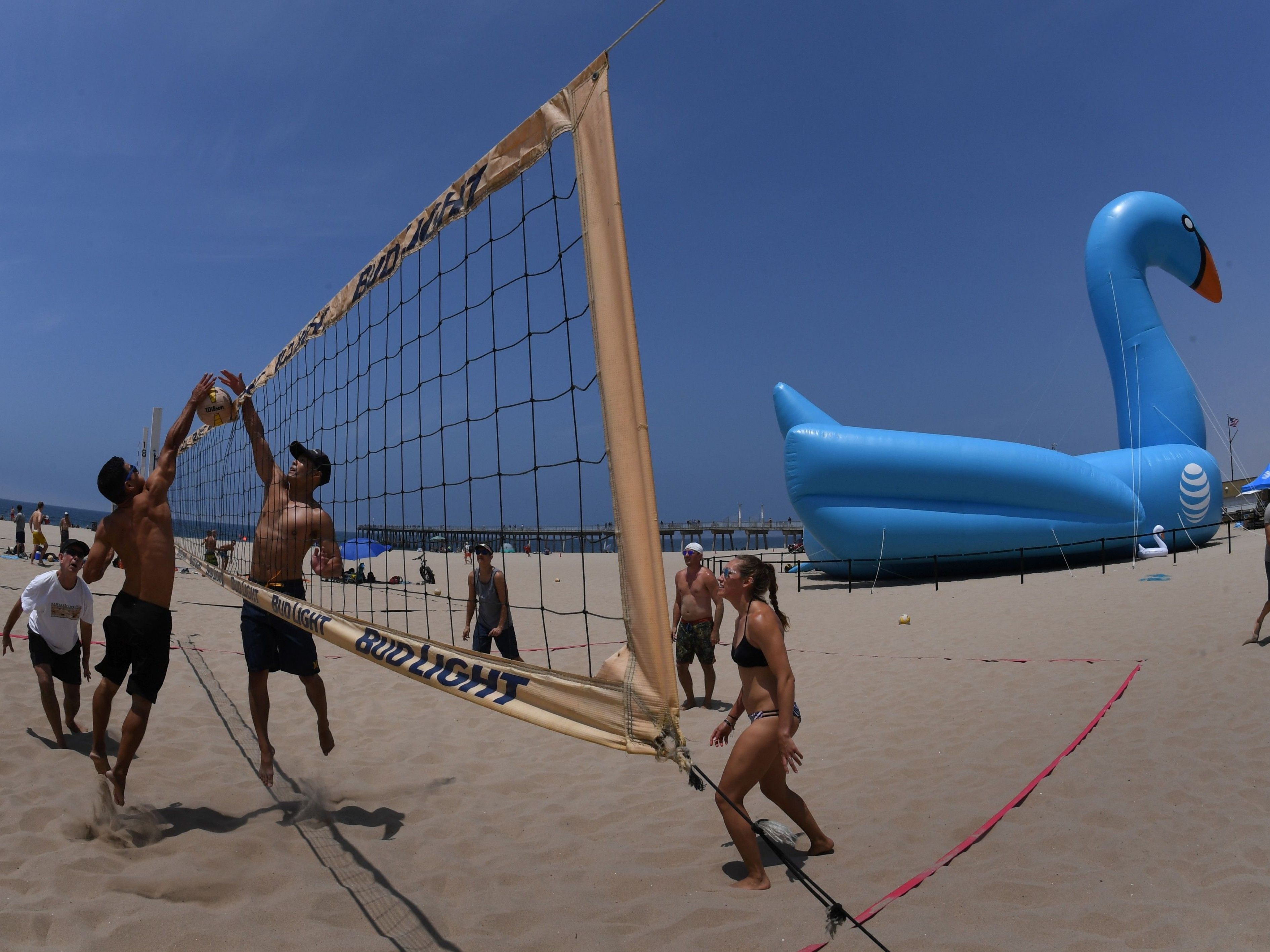 Rasant und actionreich - Beach-Volleyball ist eine der beliebtesten Sportarten während des Sommers. Rasant und actionreich - Beach-Volleyball ist eine der beliebtesten Sportarten während des Sommers.