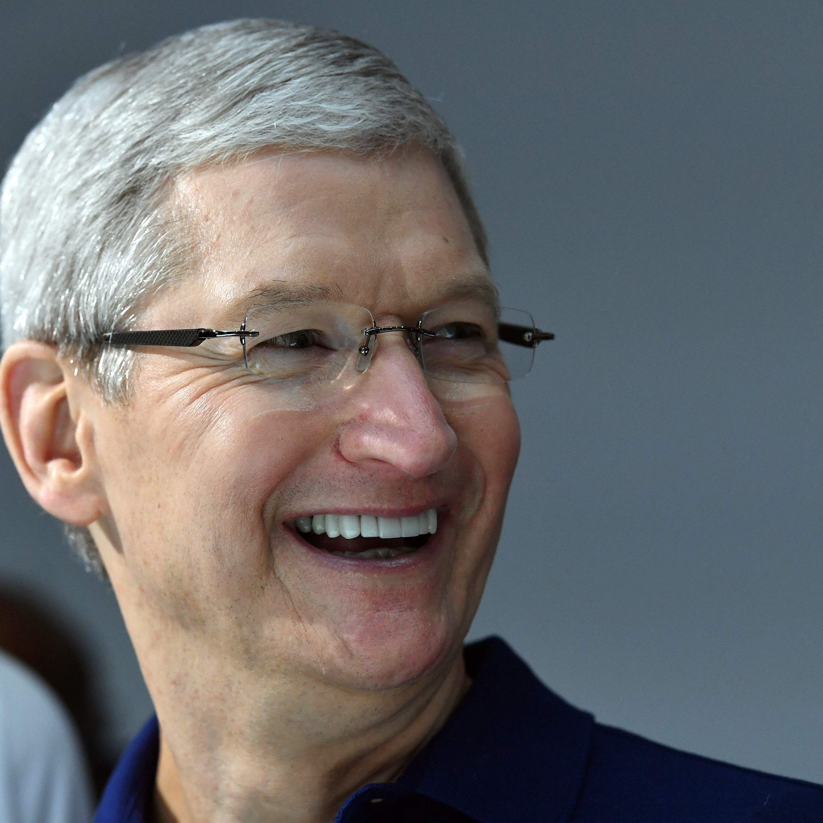 Apple CEO TIm Cook präsentierte auf Twitter die neuen Emojis.