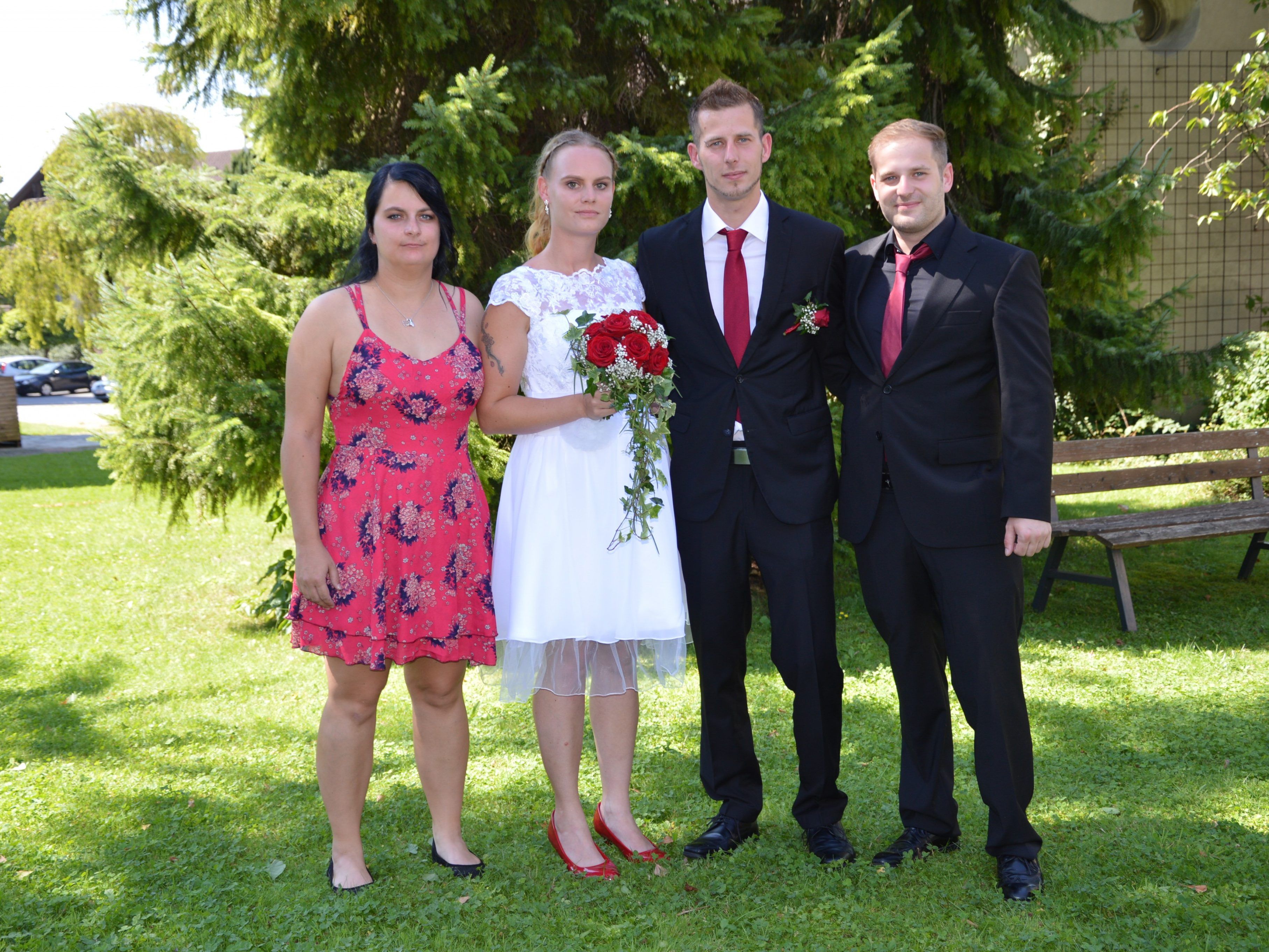 Laura Lach und Michael Brandstädter haben geheiratet. Laura Lach und Michael Brandstädter haben geheiratet.