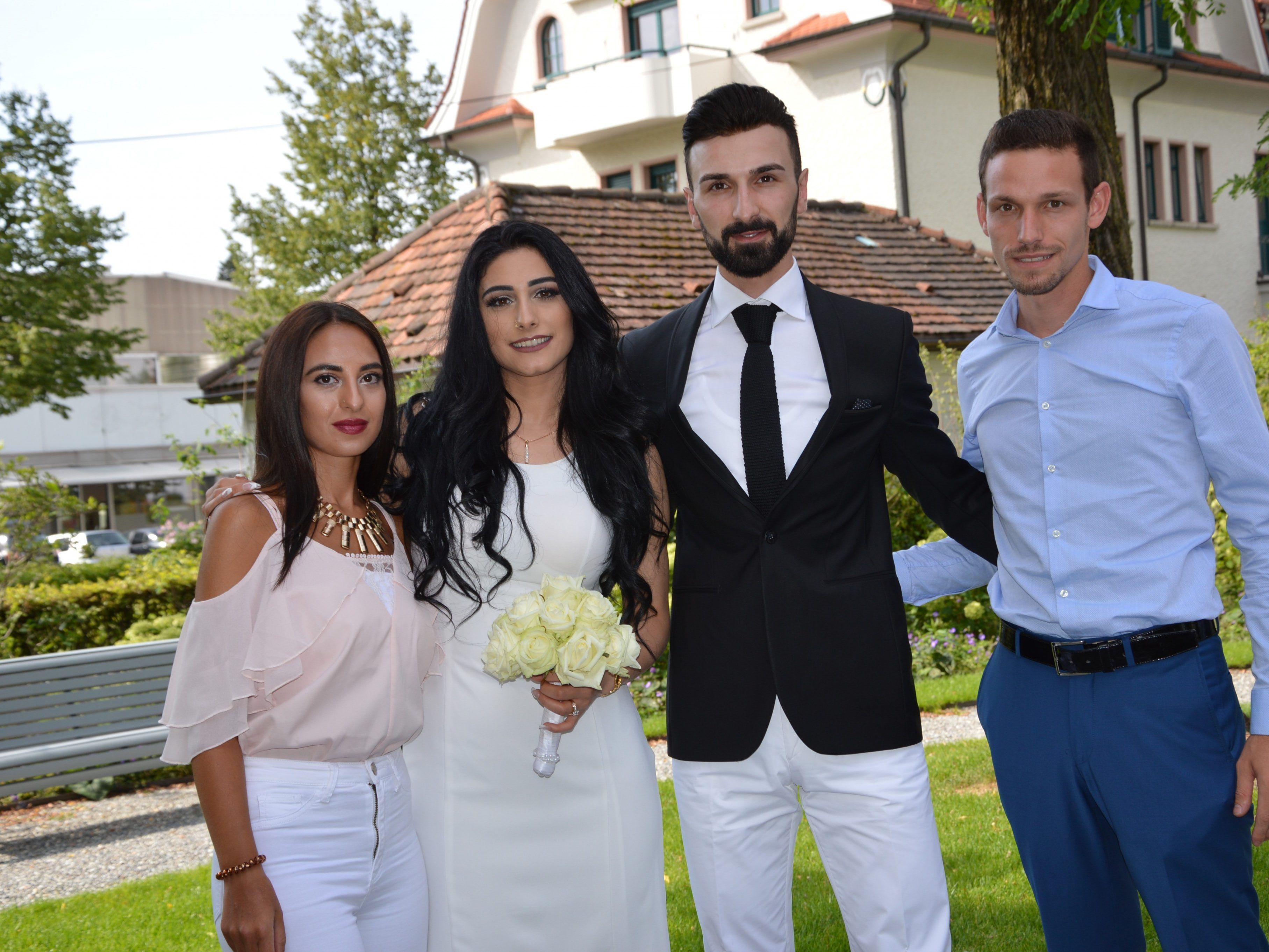Mizgin Tan und Oktay Saglam haben geheiratet. Mizgin Tan und Oktay Saglam haben geheiratet.