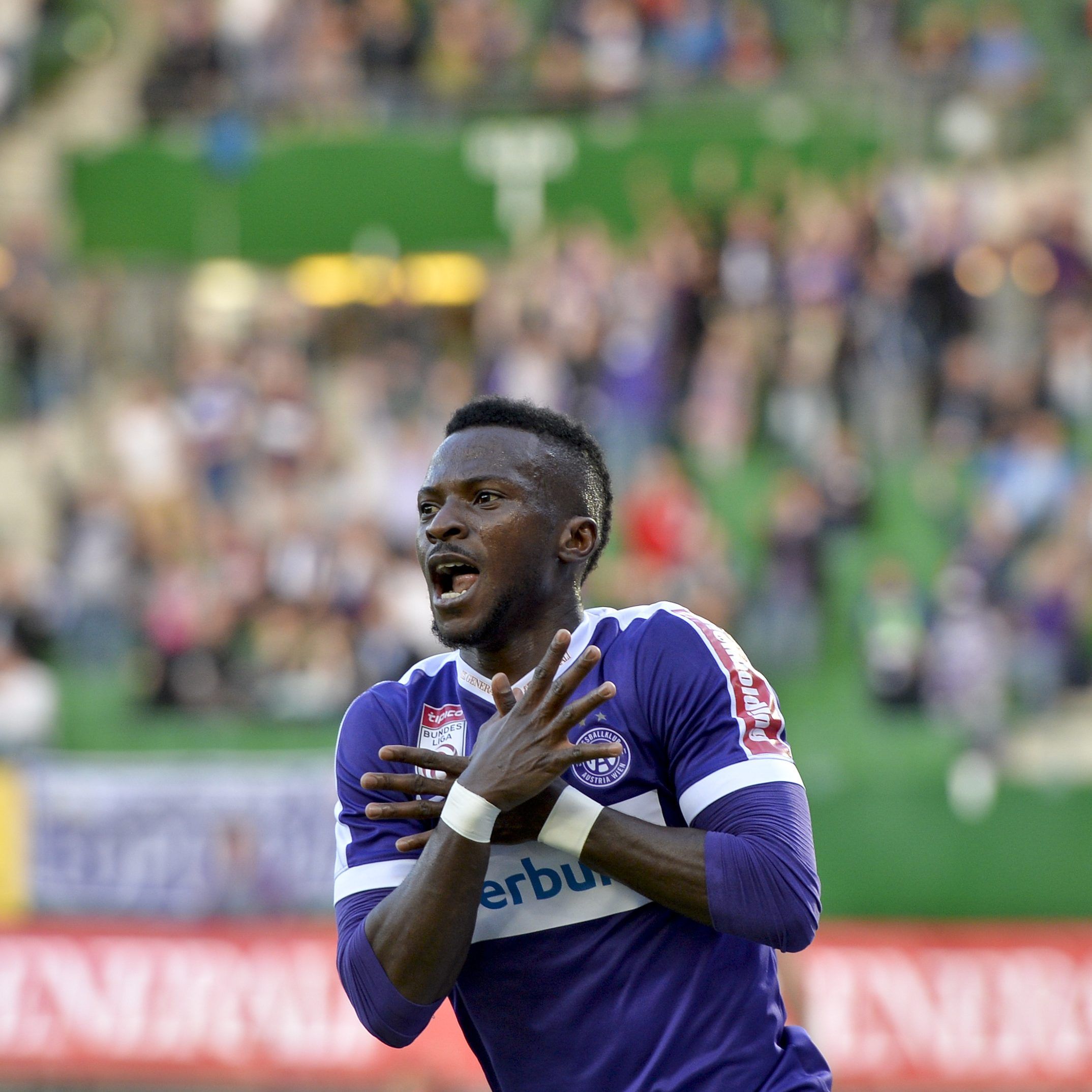 Larry Kayode macht den Abflug aus Wien.