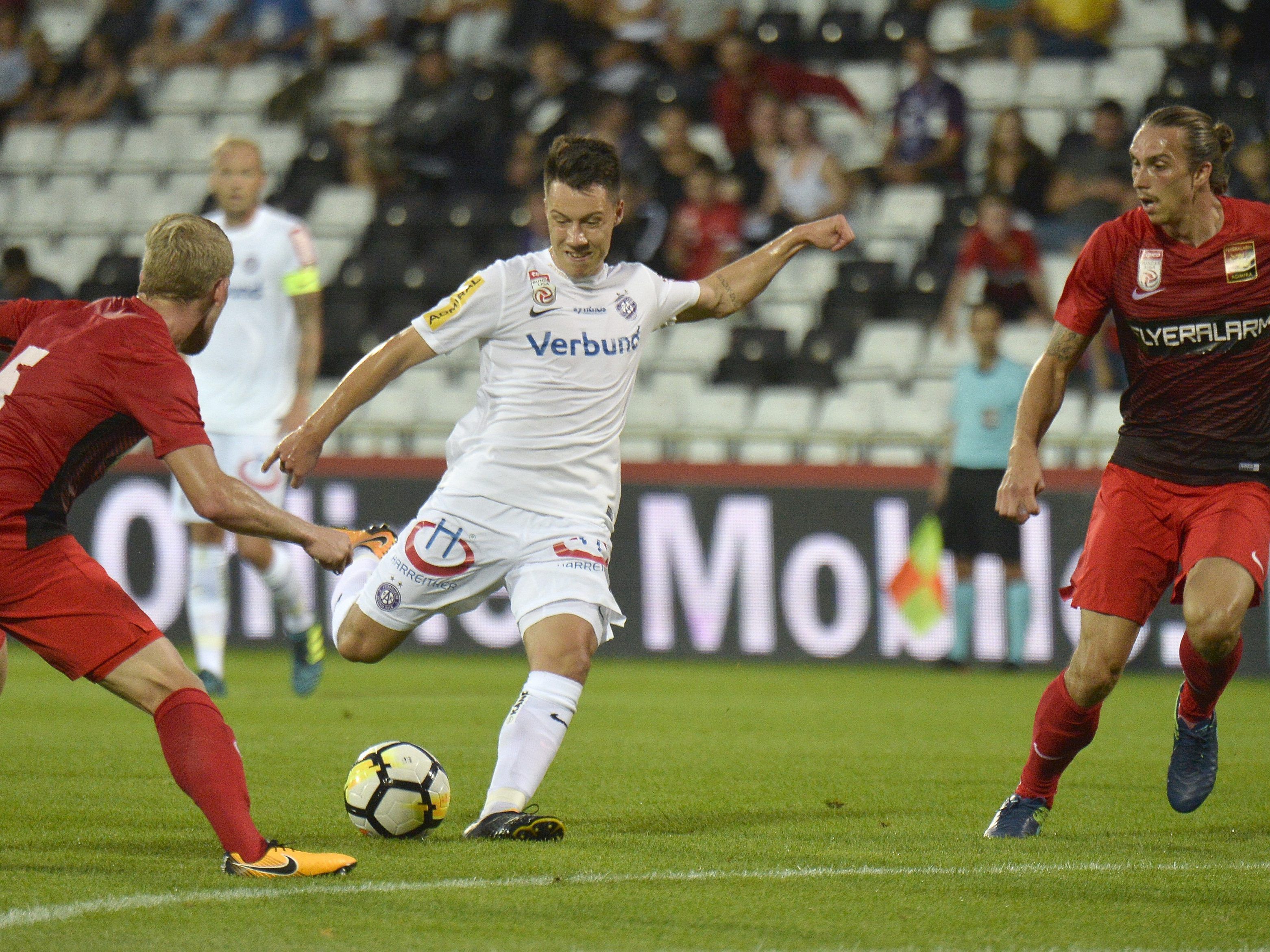 Mit dem Sieg gegen Admira schoss sich die Wiener Austria auf Rang 3 der Tabelle. Mit dem Sieg gegen Admira schoss sich die Wiener Austria auf Rang 3 der Tabelle.
