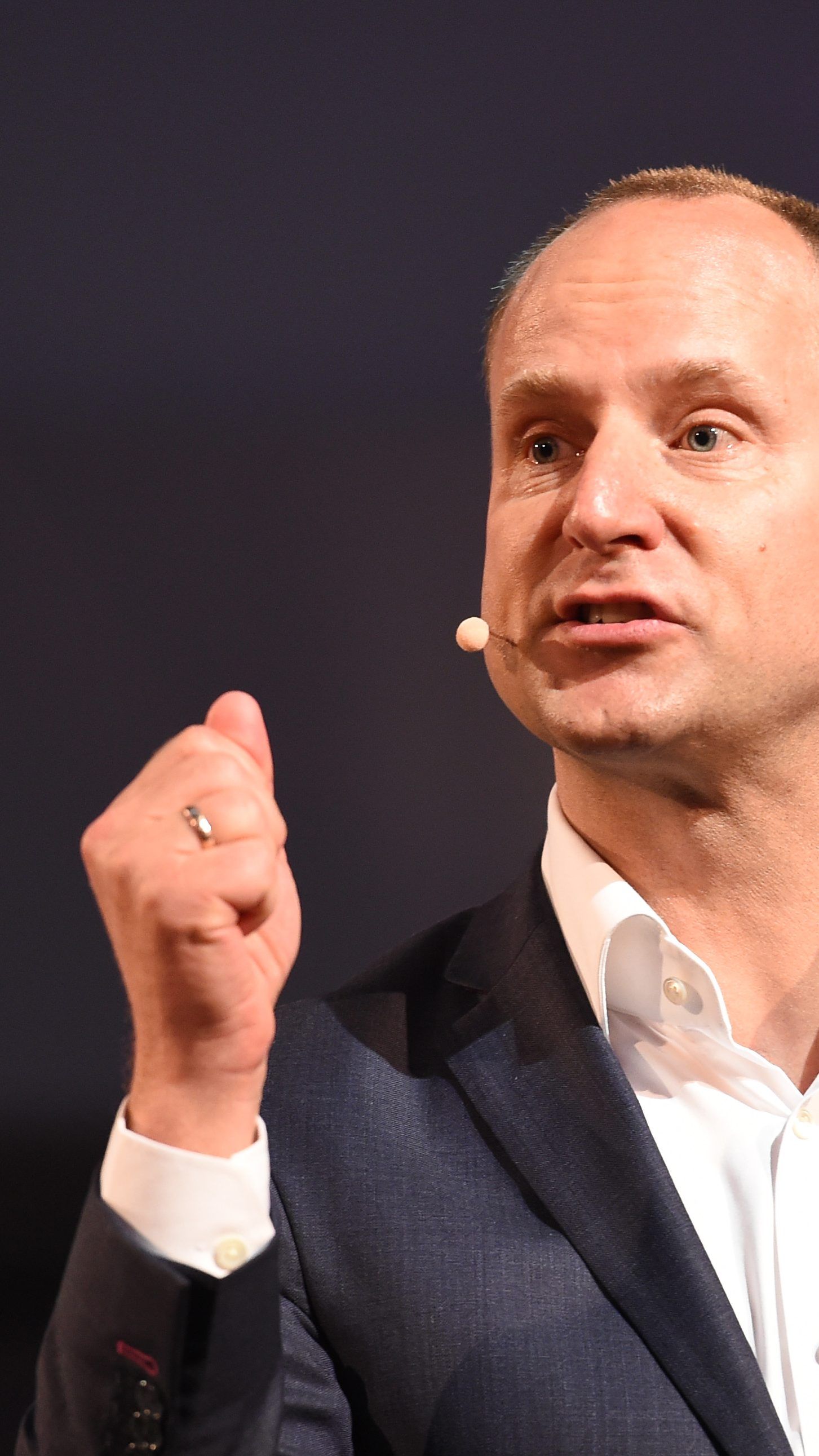 NEOS-Chef Strolz wirft der ÖVP Steuergeld-Verschwendung vor.