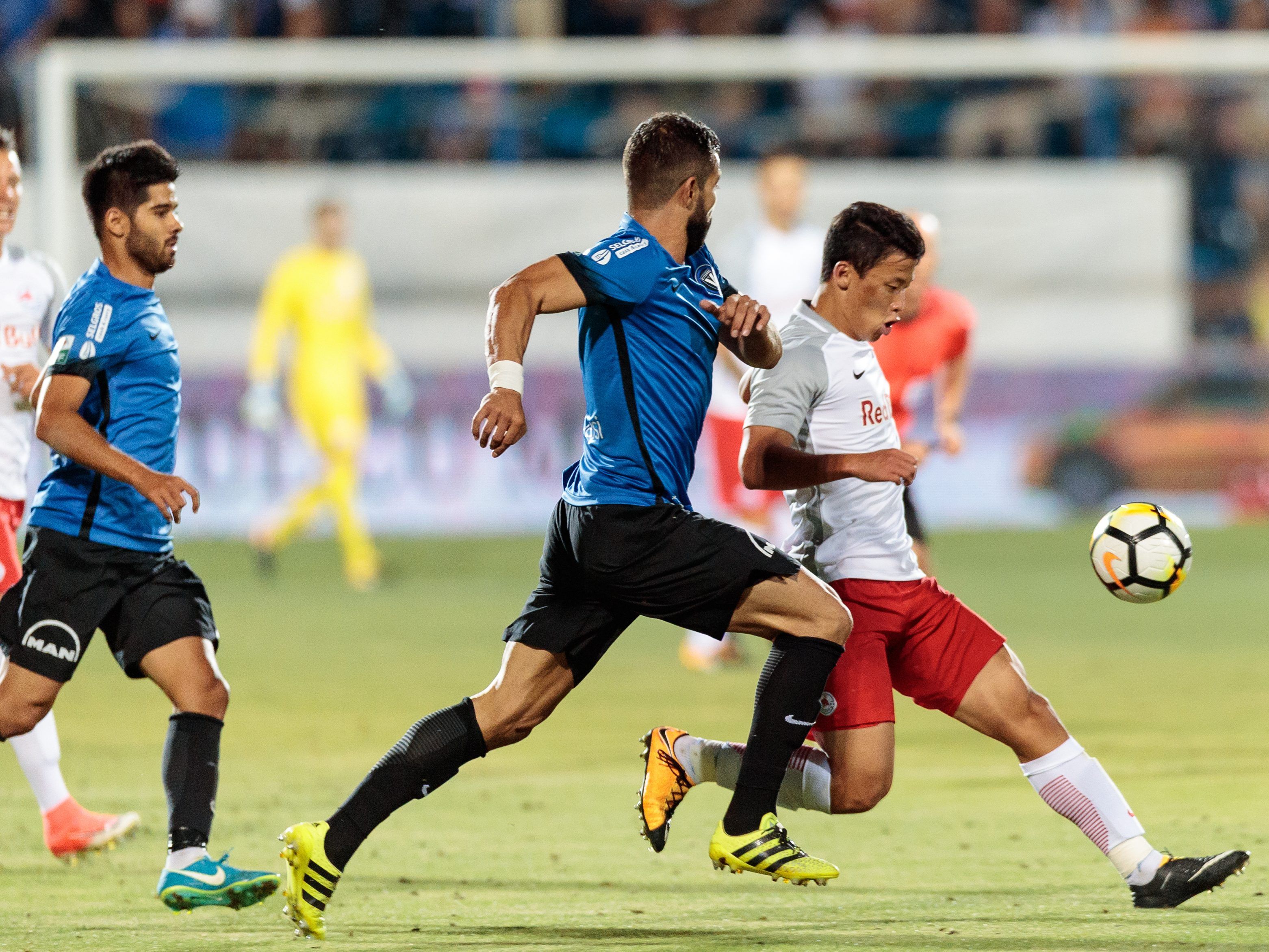 Red Bull Salzburg will gegen Viitorul den Aufstieg in die Europa League fixieren. Red Bull Salzburg will gegen Viitorul den Aufstieg in die Europa League fixieren.