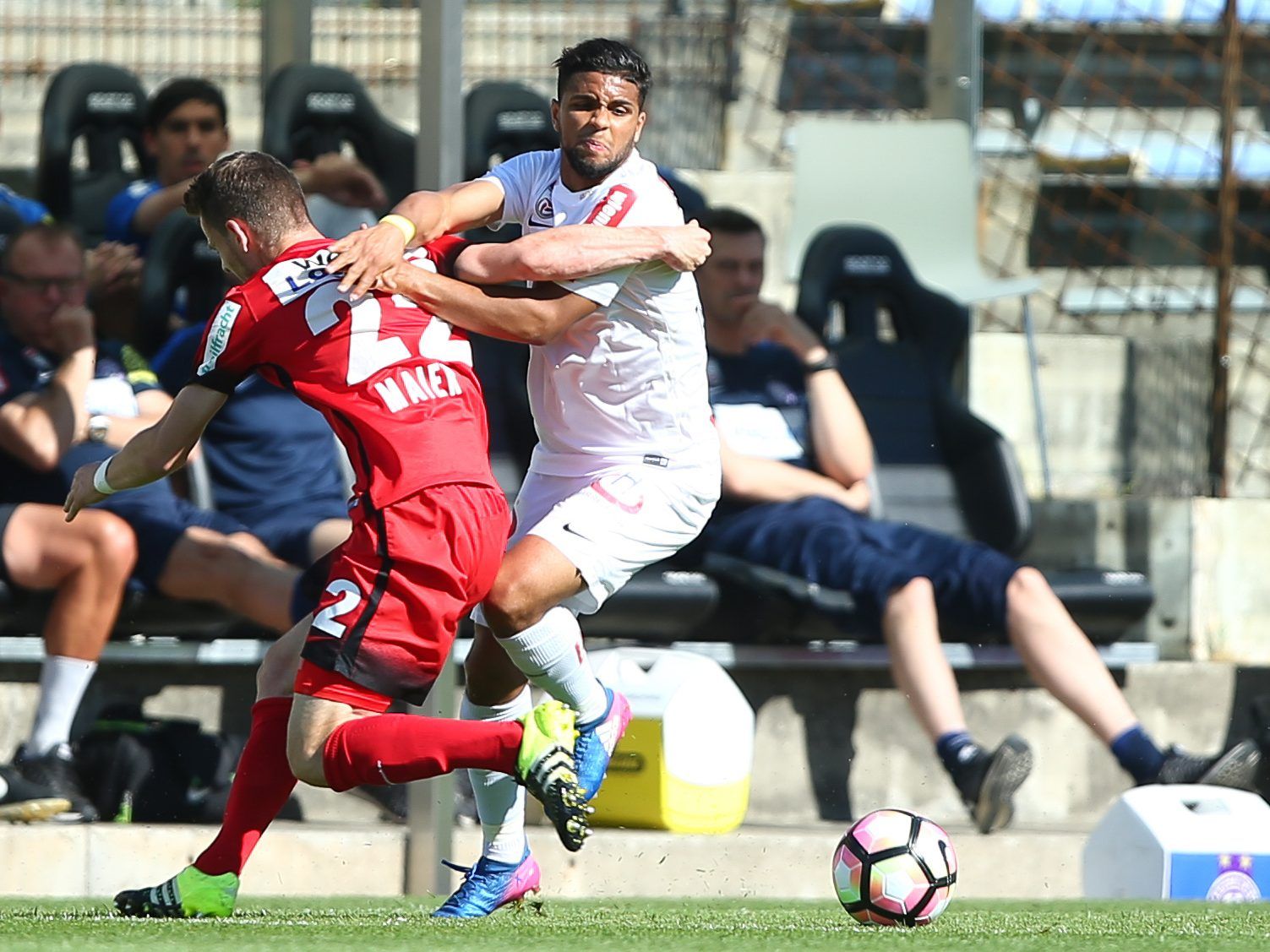 Die Wiener Austria schließt die 6. Bundesligarunde auswärts bei der Admira ab. Die Wiener Austria schließt die 6. Bundesligarunde auswärts bei der Admira ab.