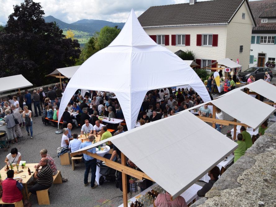Die "Genussmeile" auf dem Dorfplatz in Doren Die "Genussmeile" auf dem Dorfplatz in Doren