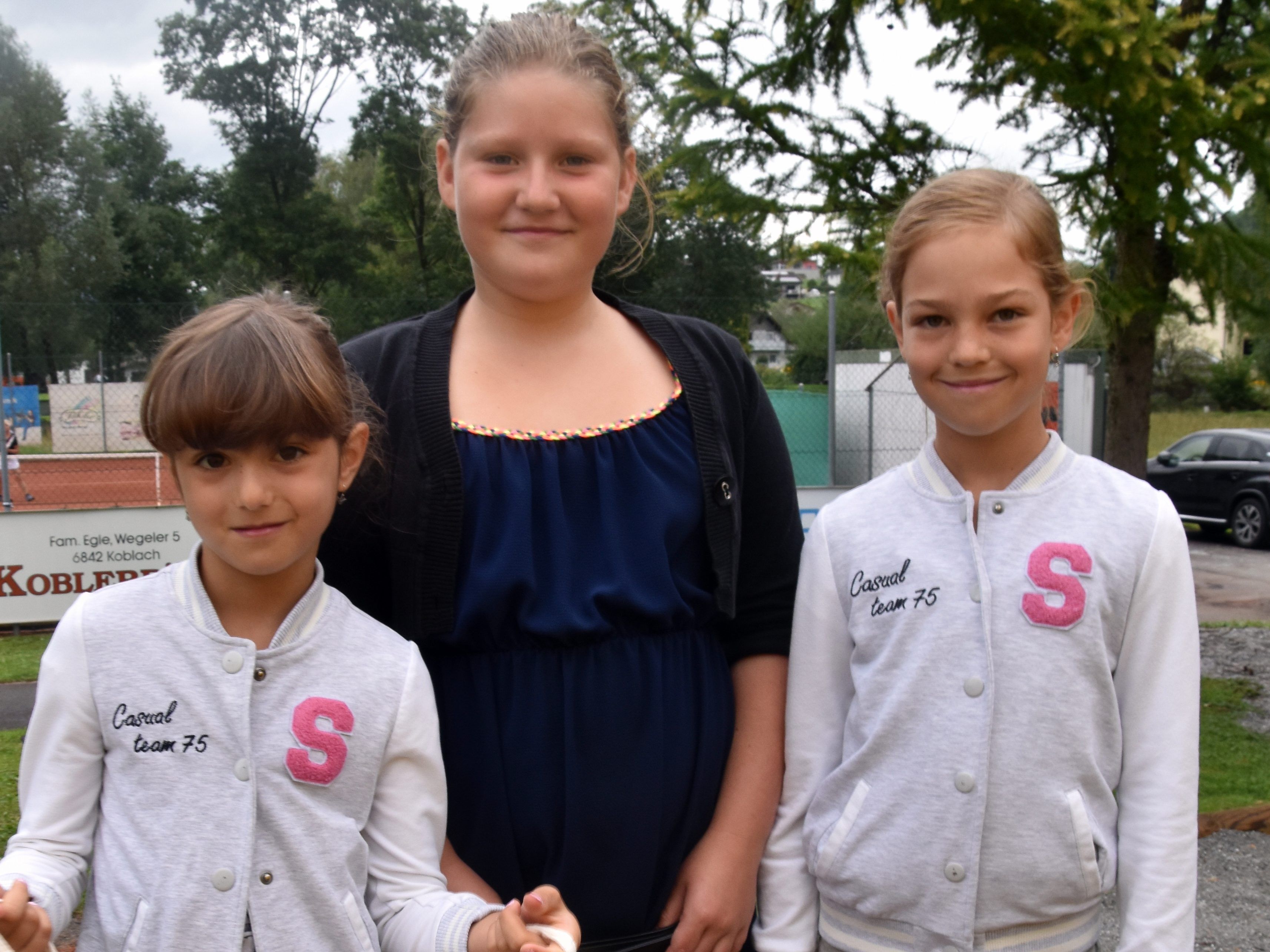 Nachwuchsspielerinnen Julia Mild (7), Anna Sandholzer (11) und Lina Mild (9)