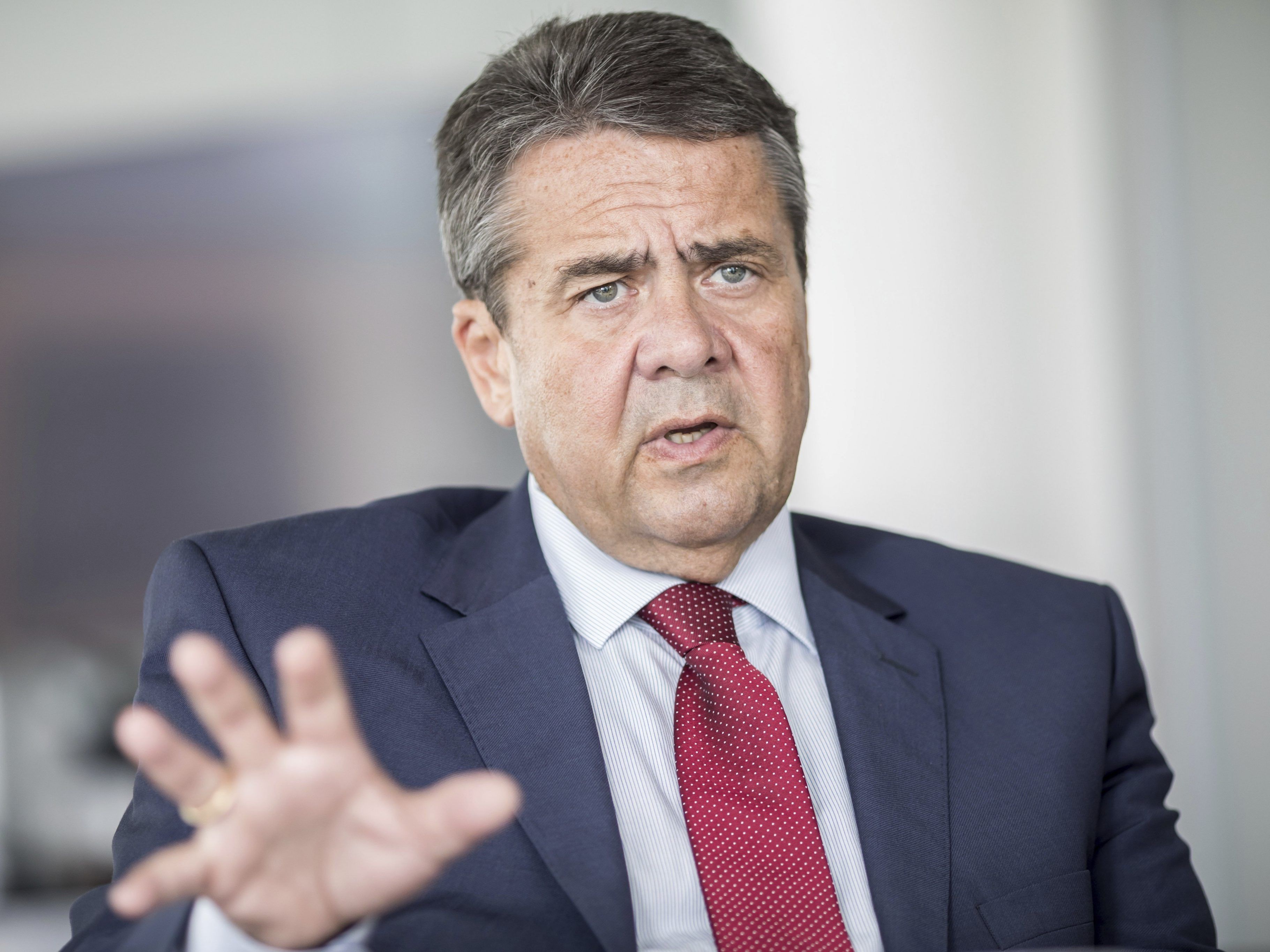 Der deutsche Außenminister Sigmar Gabriel rät Deutschen derzeit von Reisen in die Türkei ab. Halten Sie das für übertrieben? Der deutsche Außenminister Sigmar Gabriel rät Deutschen derzeit von Reisen in die Türkei ab. Halten Sie das für übertrieben?
