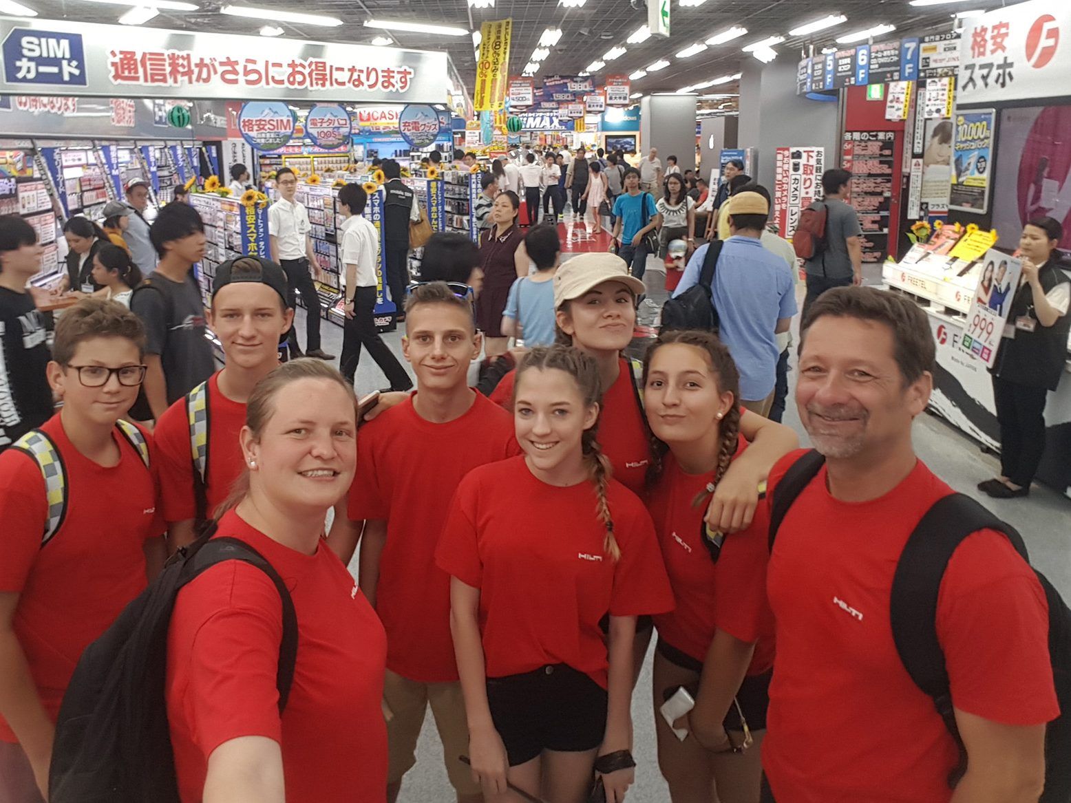 Weltmeister und Vize-Weltmeister: Die Nenzinger Mittelschüler haben im japanischen Nagoya sprichwörtlich „abgeräumt“. Weltmeister und Vize-Weltmeister: Die Nenzinger Mittelschüler haben im japanischen Nagoya sprichwörtlich „abgeräumt“.