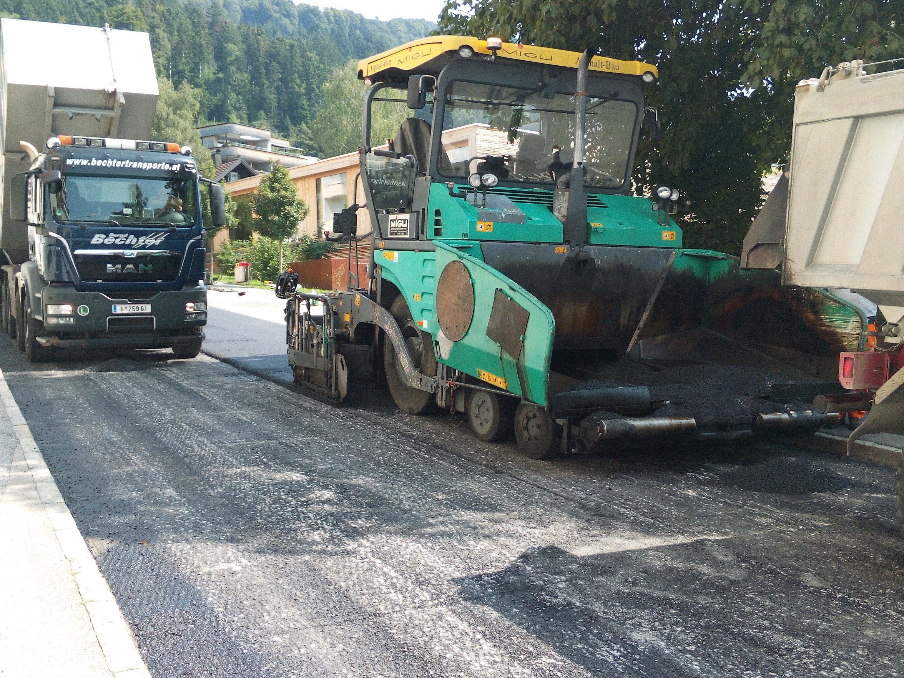 Die „Klausmühle-Straße“ in Lochau-Süd wurde neu asphaltiert.