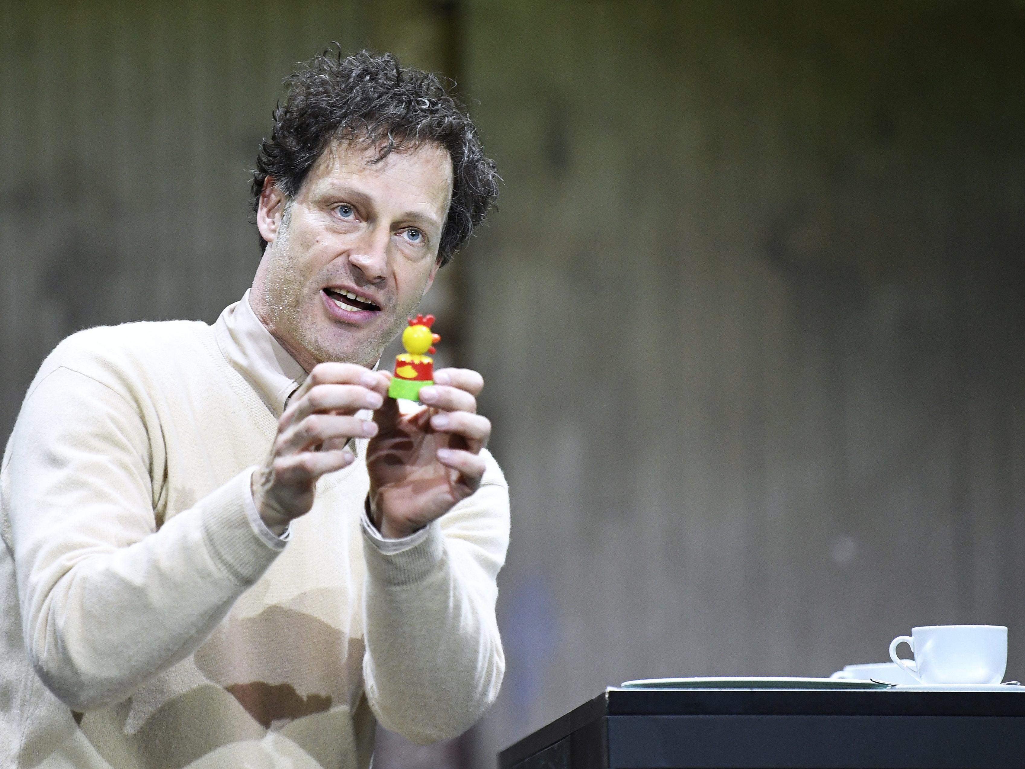 Für die Rolle in "Die Welt im Rücken" wurde Meyerhoff zum "Schauspieler des Jahres" gewählt.