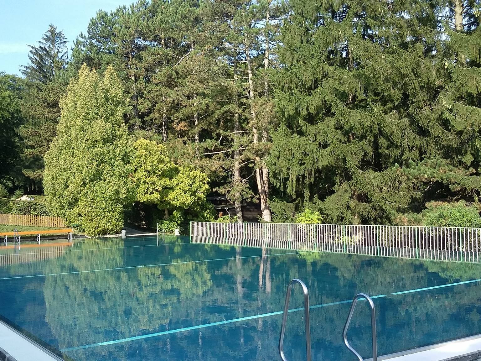 In Wiens privaten Freibädern kann man einen exklusiven Badetag verbringen. In Wiens privaten Freibädern kann man einen exklusiven Badetag verbringen.