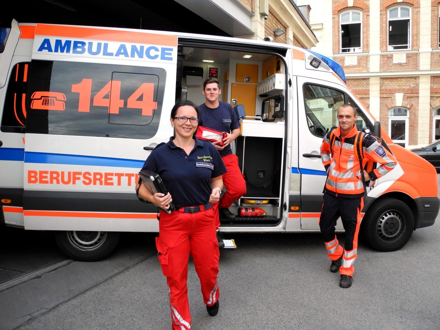 Sanitäter der Berufsrettung Wien wurden zu zwei Geburten in einer Schicht gerufen. Sanitäter der Berufsrettung Wien wurden zu zwei Geburten in einer Schicht gerufen.