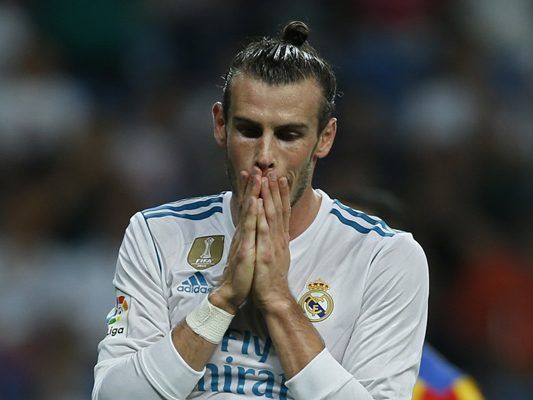 Gareth Bale hat bei Real Madrid derzeit einen schweren Stand. Gareth Bale hat bei Real Madrid derzeit einen schweren Stand.